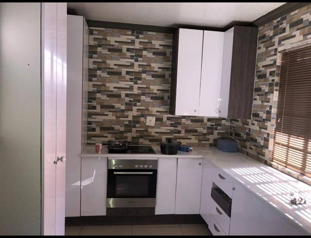 4 BEDROOM HOUSE FOR SALE IN LENASIA SOUTH